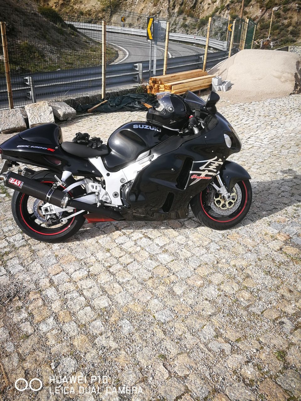 Suzuki Hayabusa 99 para peças ou completa com dois motores danificados