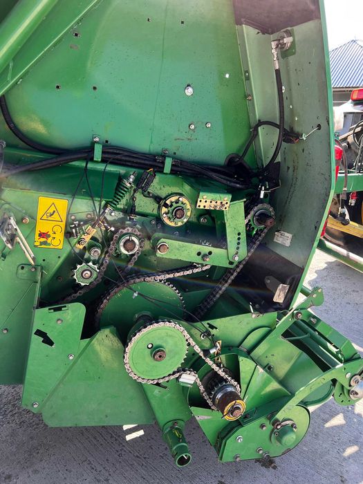 Прес-підбірник John Deere 864