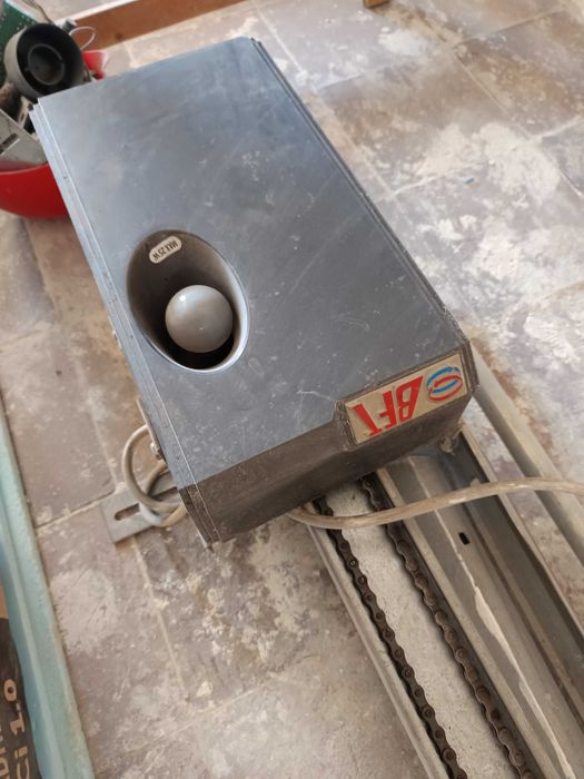 Motor de portão de garagem BFT