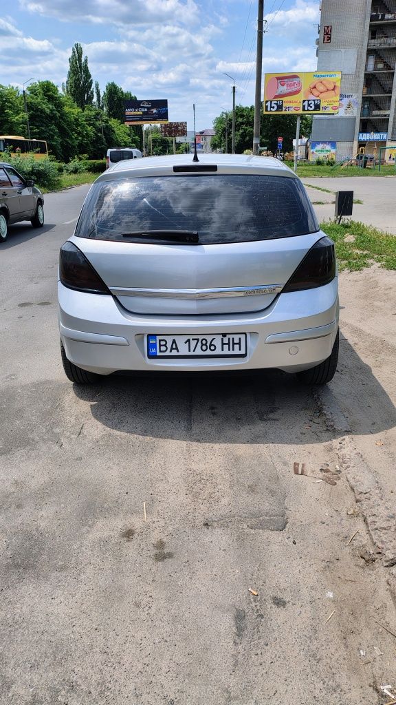 Opel Astra H 1.6 бензин