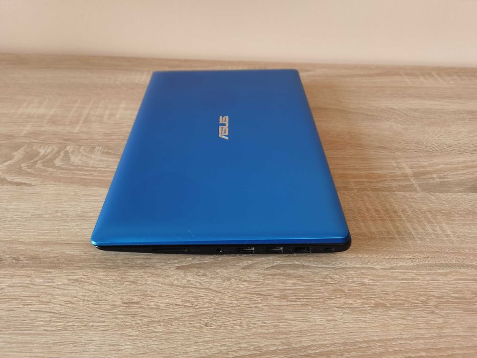 Компактный Asus F200