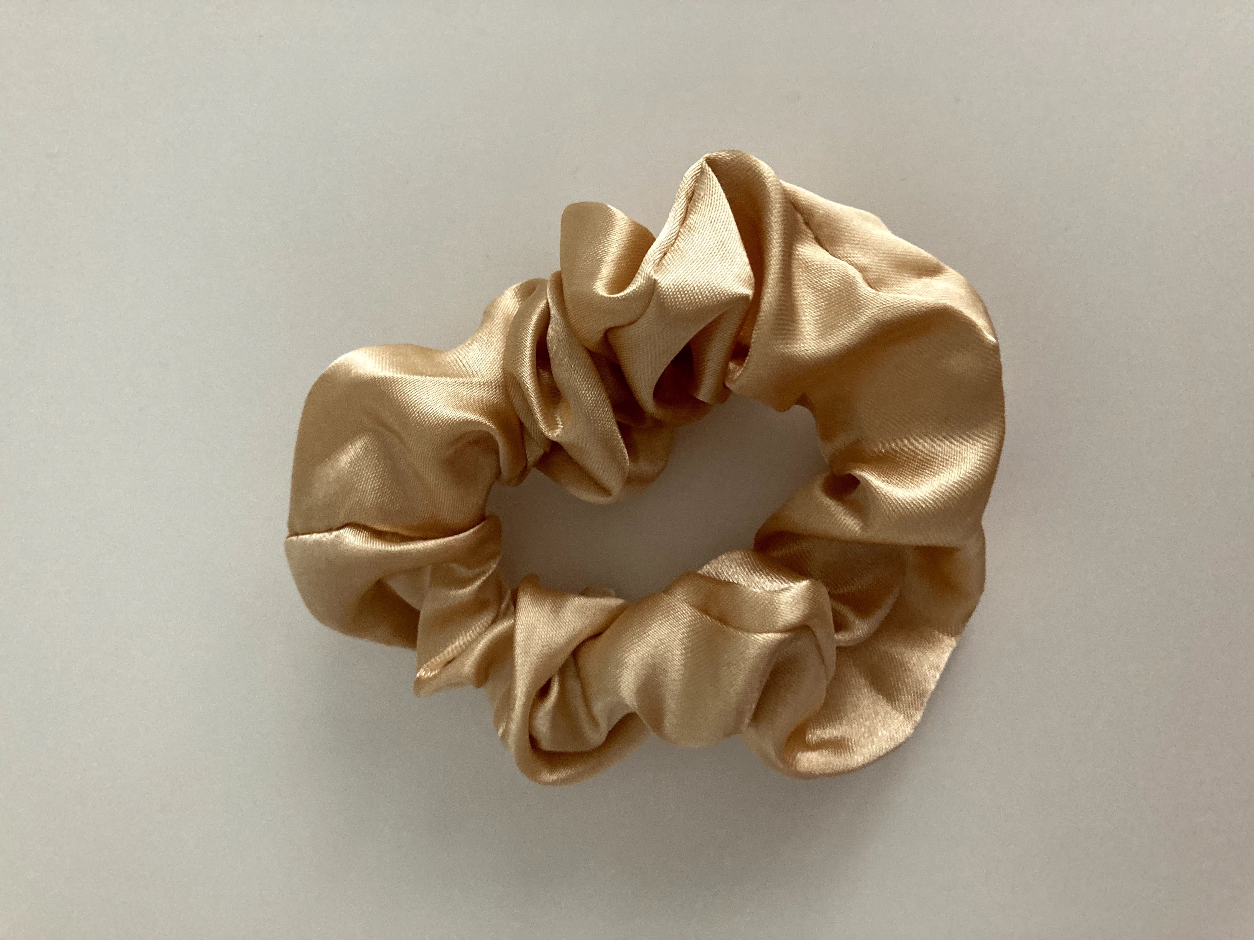 Satynowa scrunchie