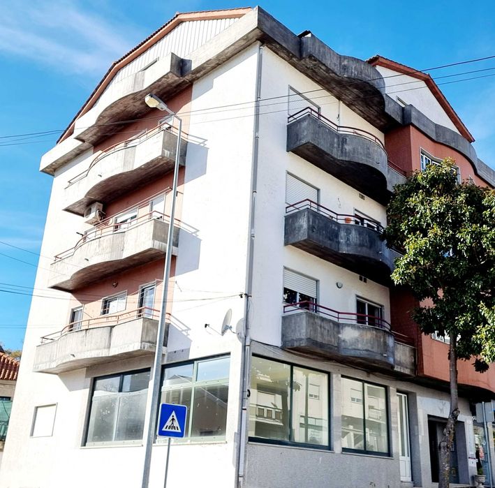 Apartamento T3, Com Lugar de Garagem e Arrumo em, VILA NOVA DE PAIVA