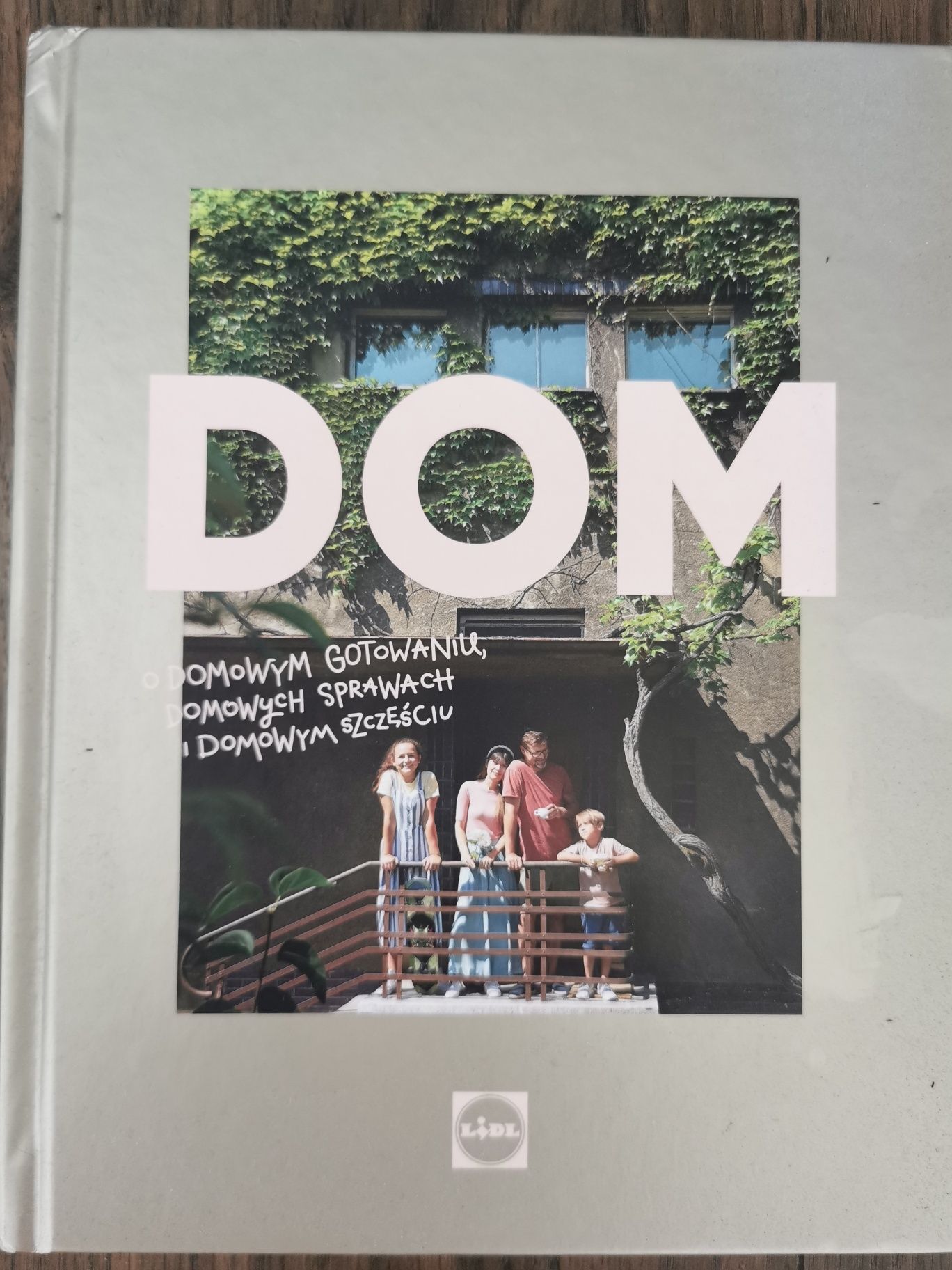 Dom. Książka z Lidla