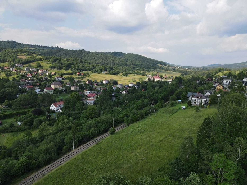 Działka budowlana w Jeleśni uzbrojona i ogrodzona, zejście do rzeki!