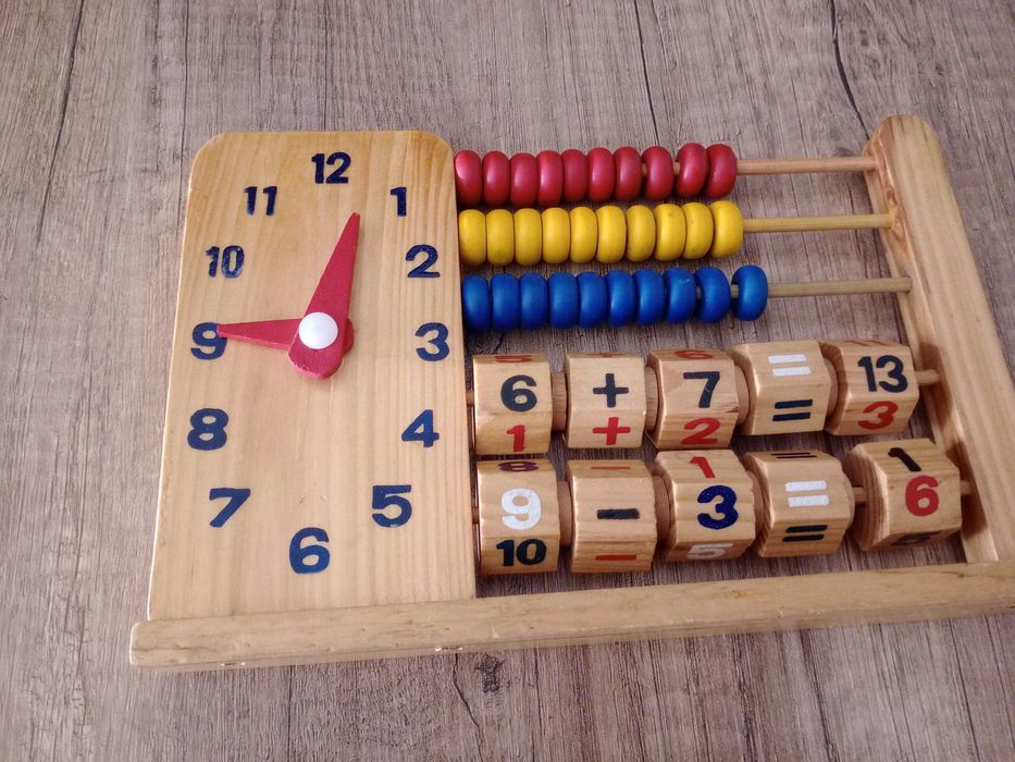 Brinquedo para iniciar matemática, inúmeras operações, e relógio