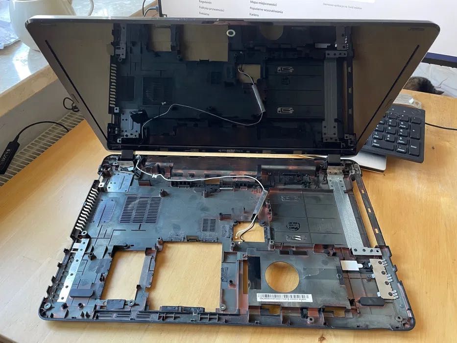 Acer eMachines G640: obudowa dolna + pokrywa z matrycą LCD