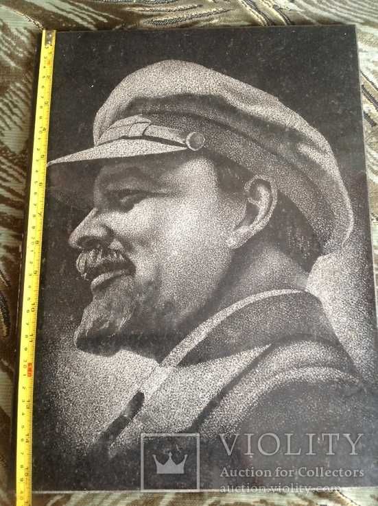 Портрет Ленина на граните