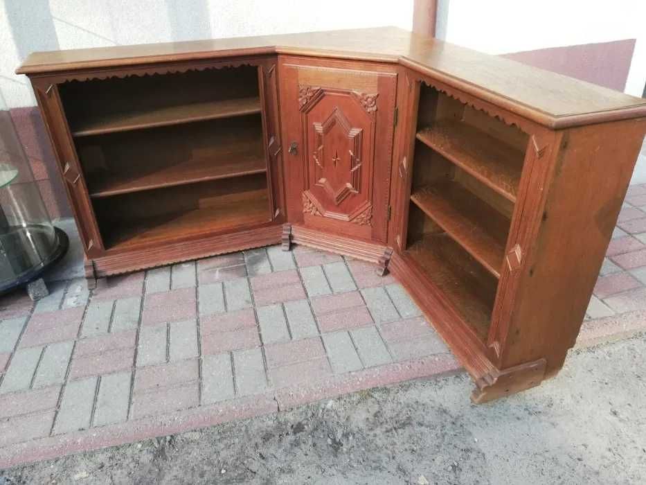 Piekny narożnik z intarcja.