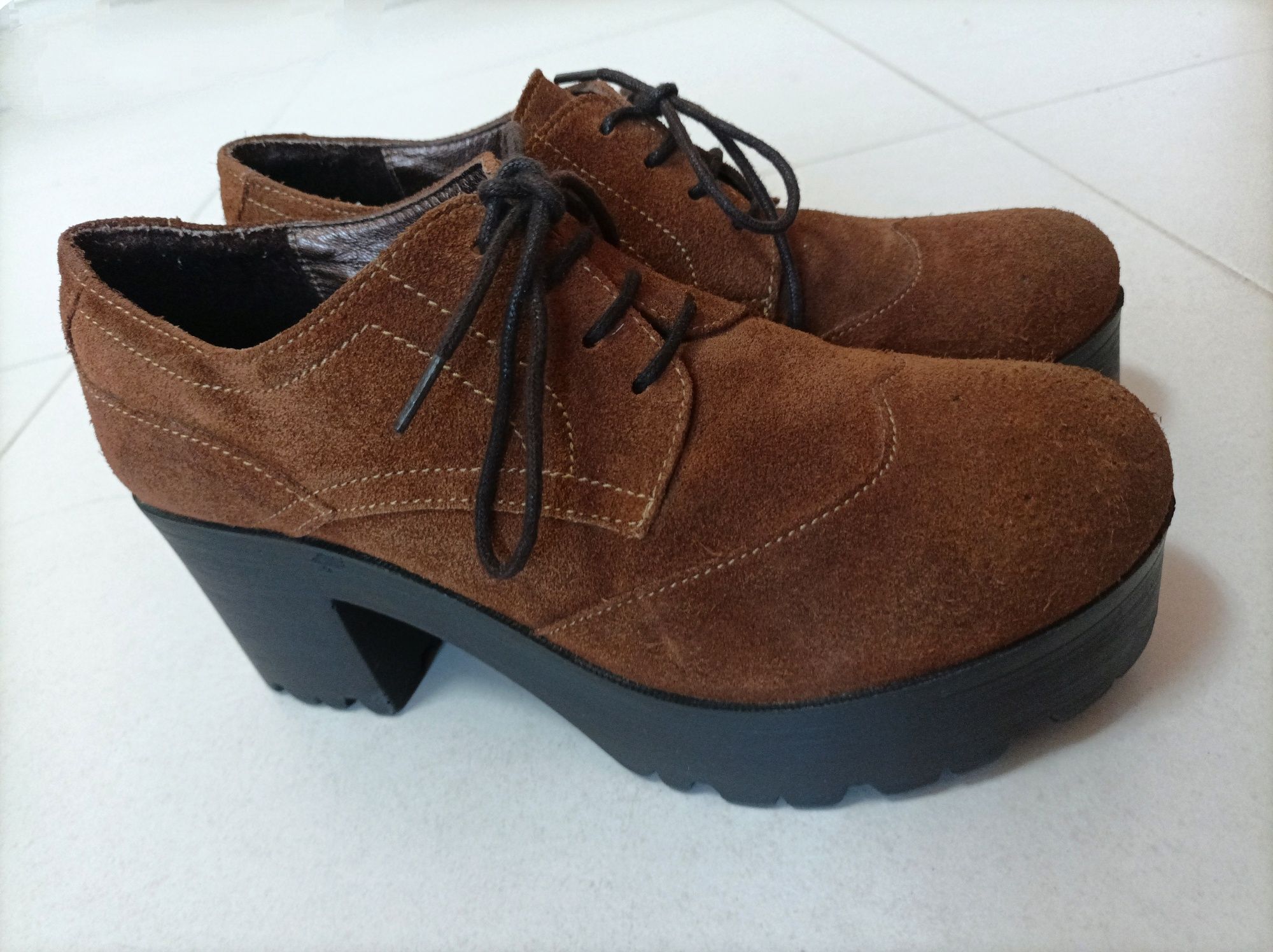 Sapatos Dakota em pele genuína marca Ana Catarina (T. 36)