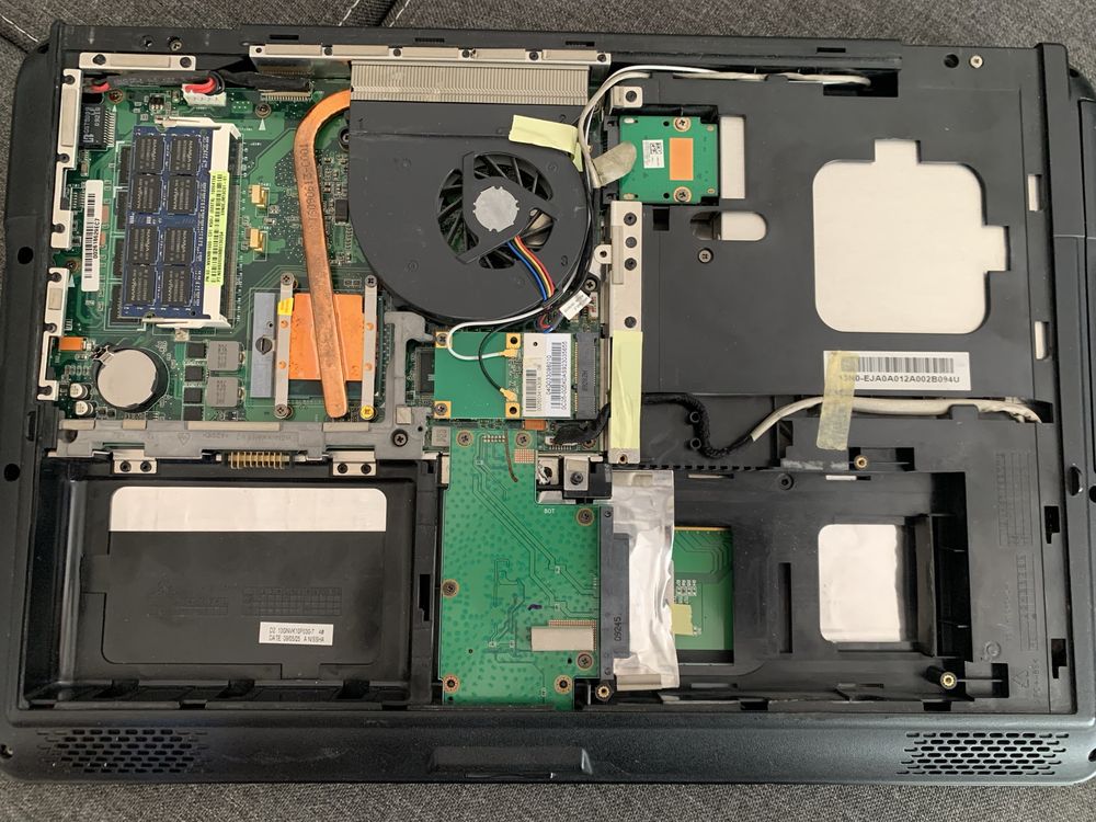 Laptop ASUS uszkodzony