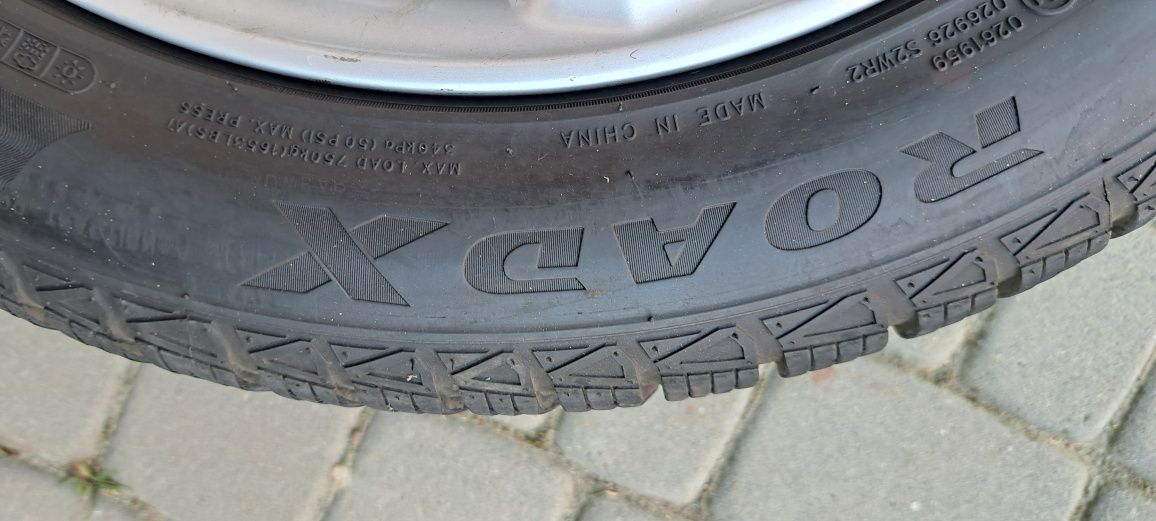 Opony wielosezonowe 225/50/17 jak nowe