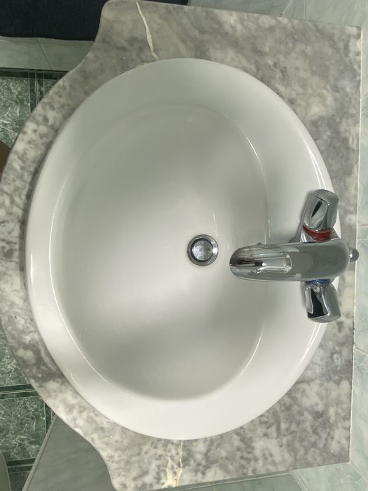 Комплект мебелі в ванну з раковиною