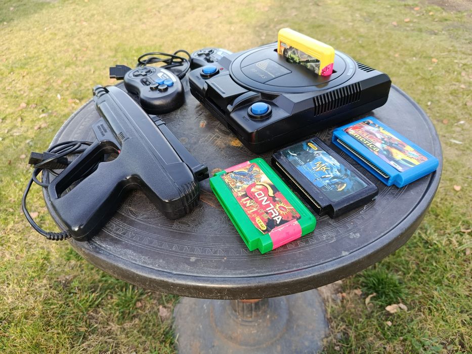 Konsola BS-500AS wraz z akcesoriami, jak na zdjęciach.