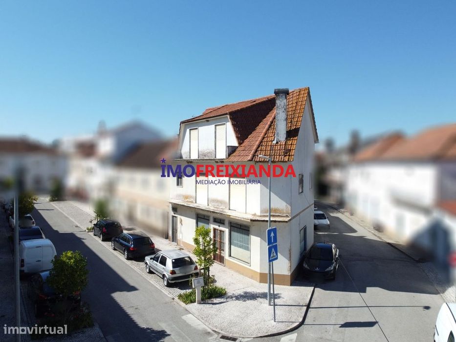 Moradia  no centro da Freixianda
