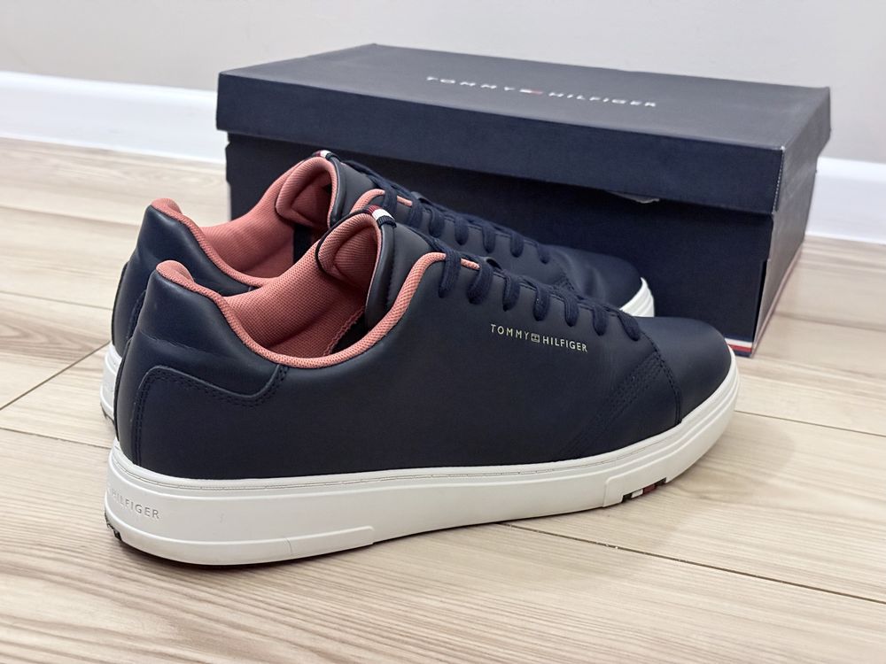 Buty Tommy Hilfiger - na gwarancji, jak nowe!