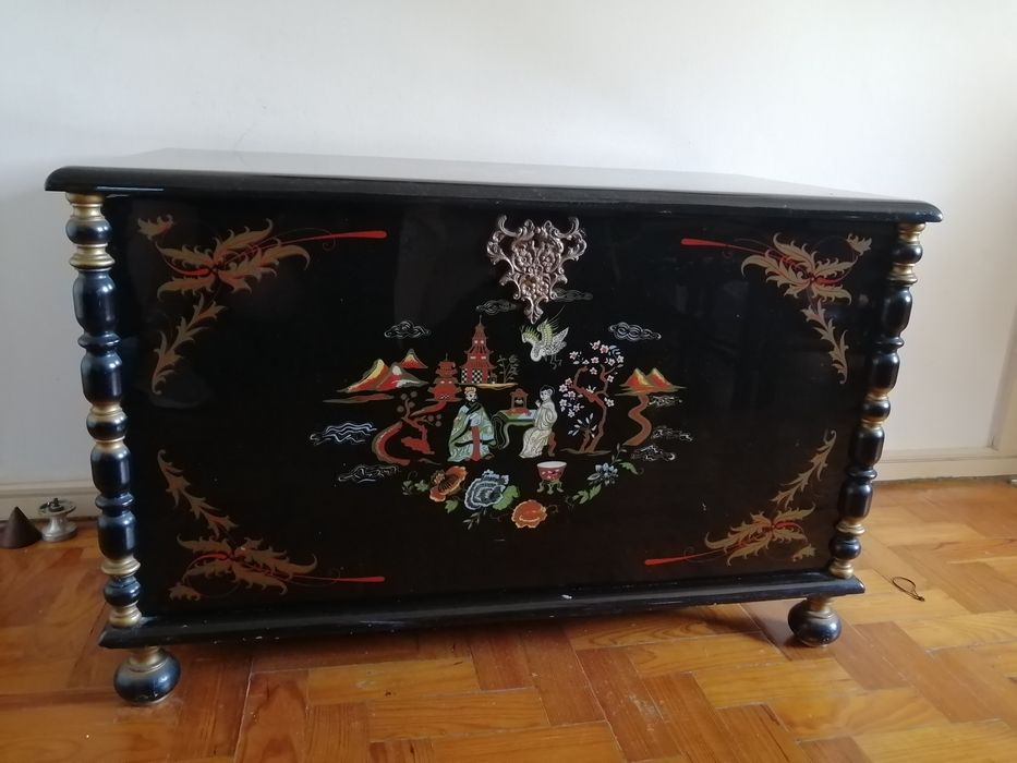 Vendo arca lacada a preto