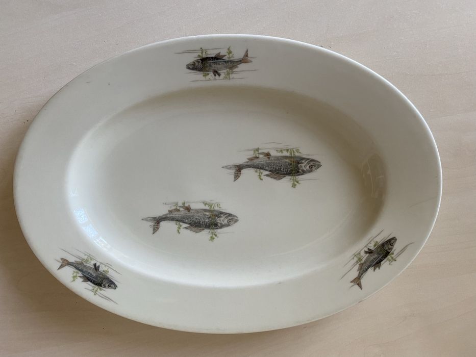 Блюдо з малюнками риби