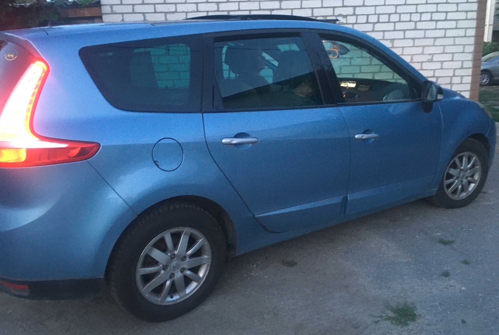 Renault Scenic ІІІ 2011 мінівен 7 місць