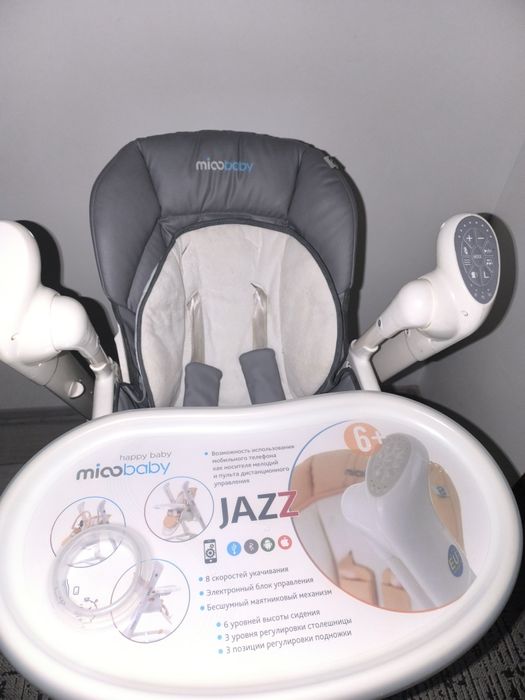 Стіл для годування-гойдалка 3 в 1 в дуже гарному стані.