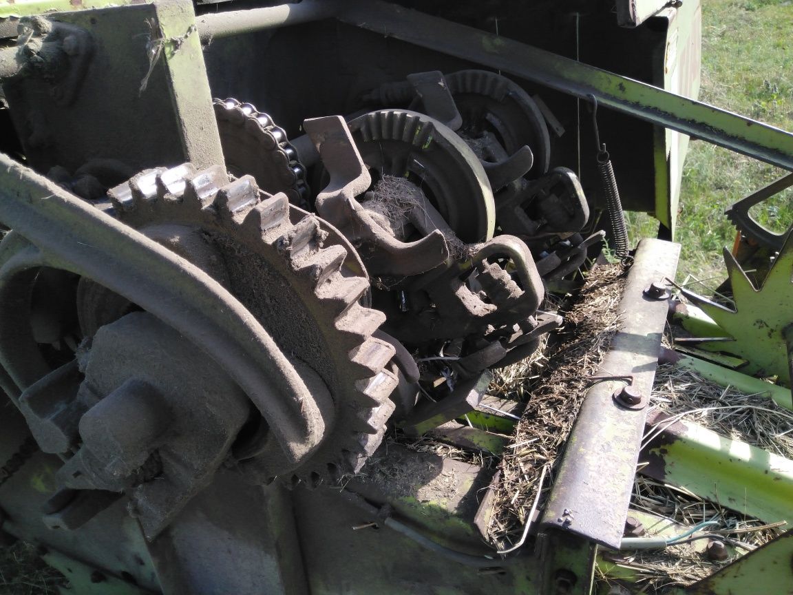Прес підбирач Claas