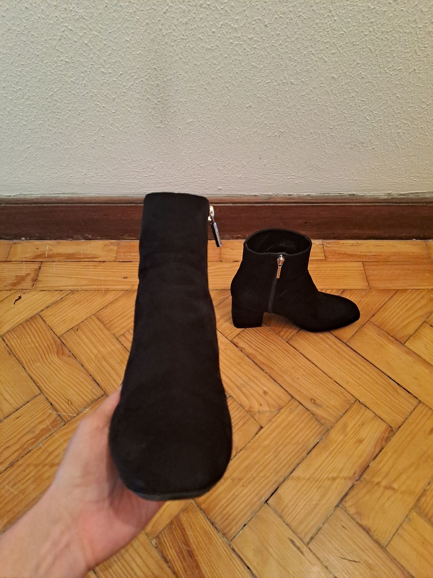 Botins pretos em muito bom estado
