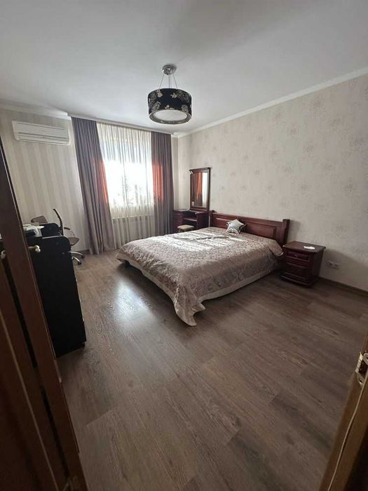 БЕЗ КОМІСІЇ! дуже велика 2 кімнатна квартира. ТОП локація