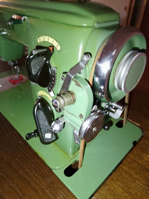 Швейна машинка фірми "Анкер"