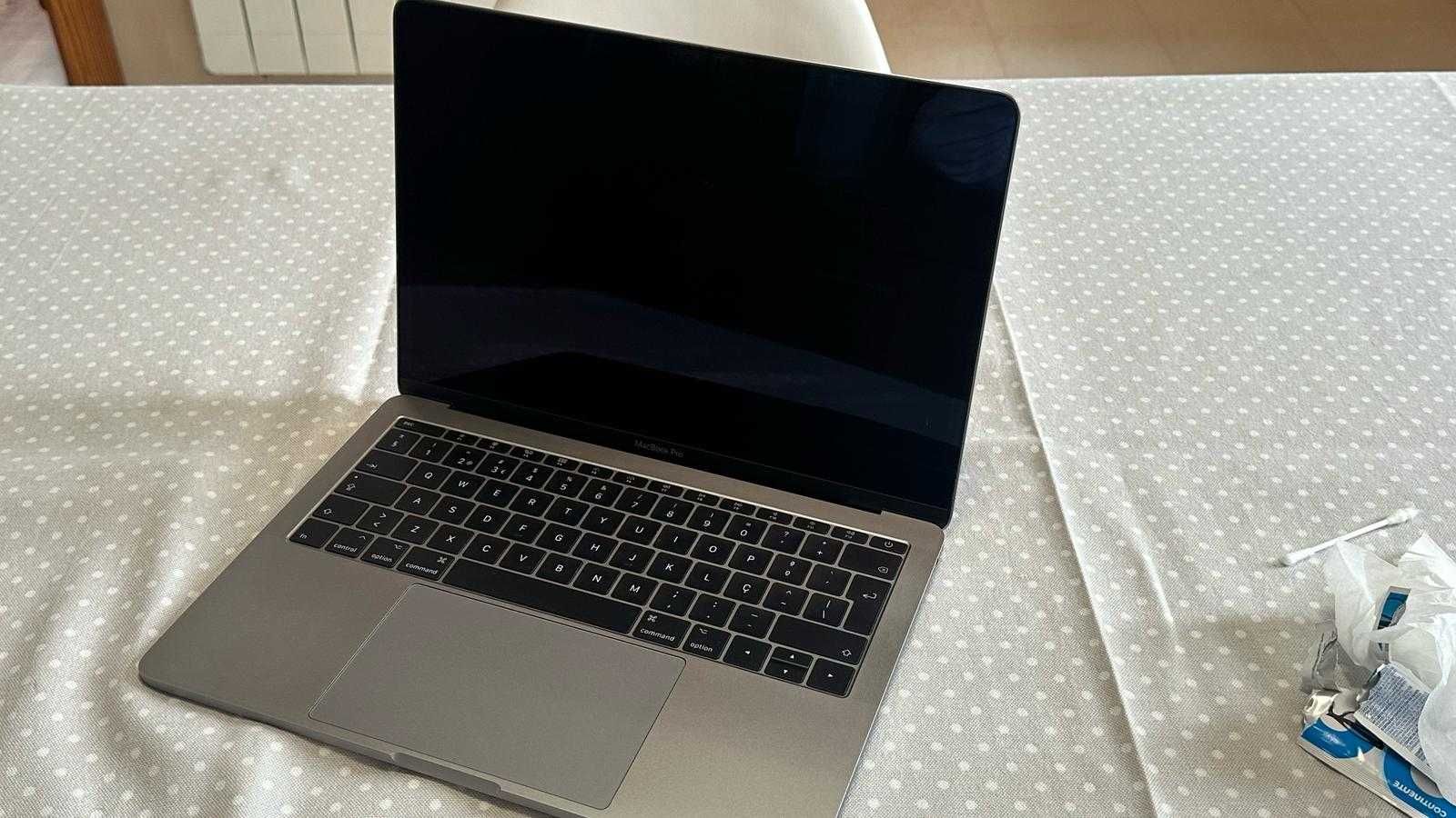 computador Apple MACBOOK  PRO 13 retina
modelo MPXQ2