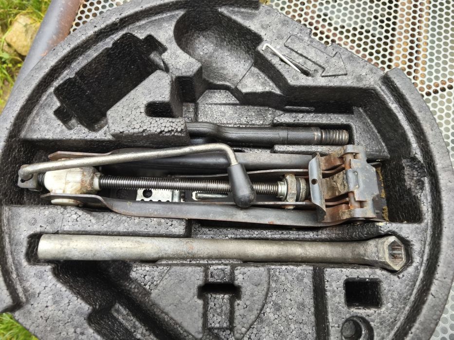 Комплект, запаска, добкрат ,ключ , крюк  шкода Октавія а5