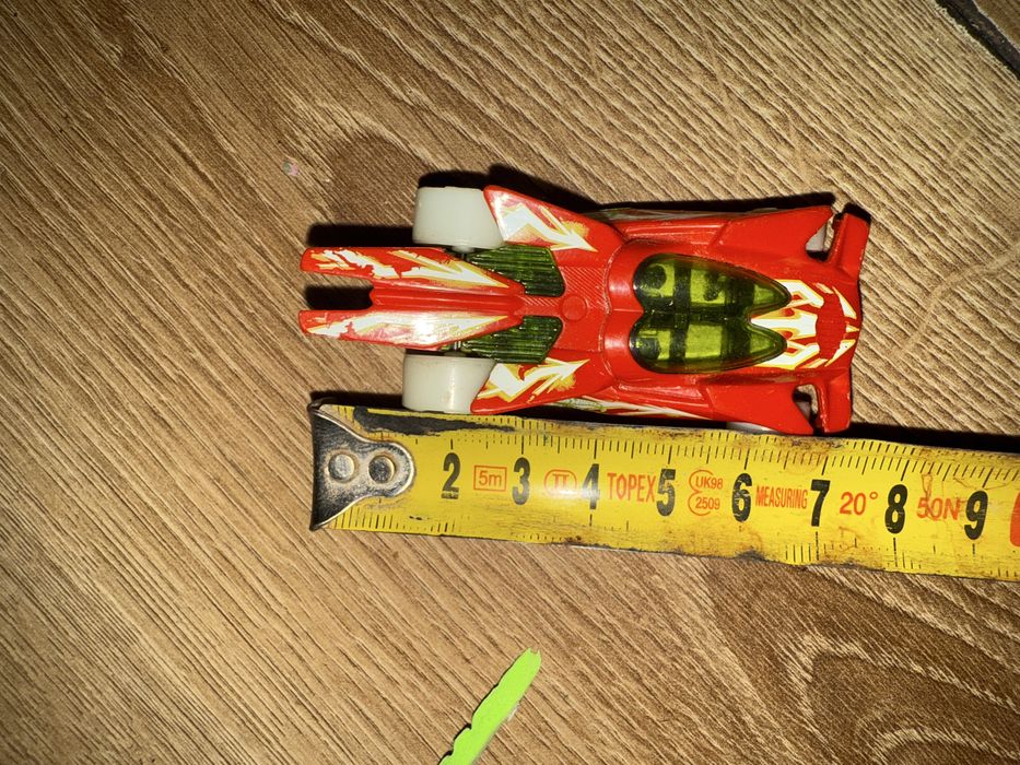 Samochodzik plastikowy