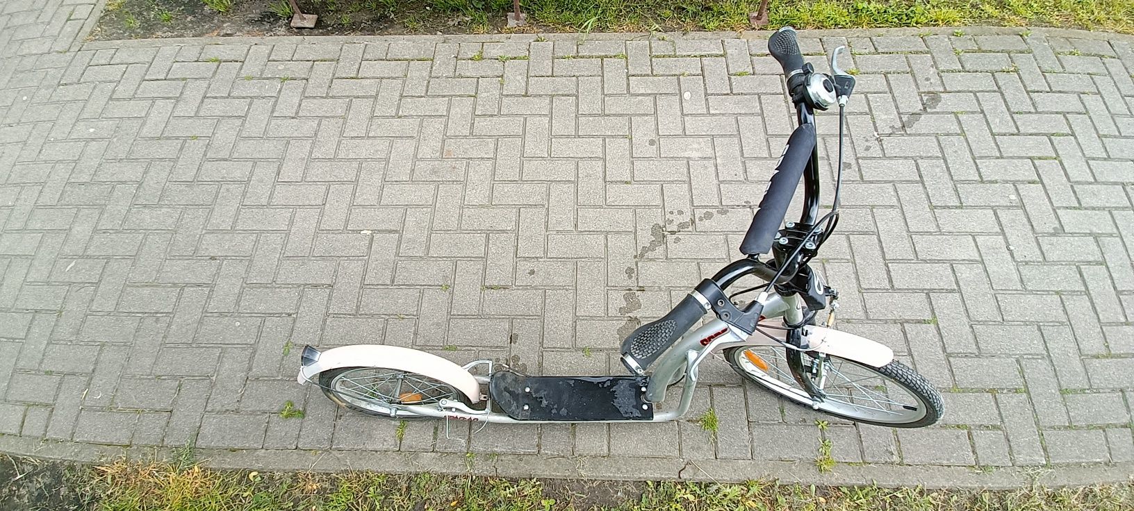 Hulajnoga z dużymi oponami