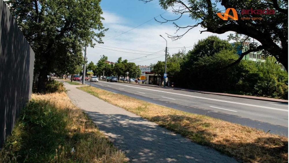 Просторе комерційне приміщення по вул. Євгена Коновальця