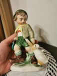 Figurka porcelanowa mały myśliwy z zającem Bawaria