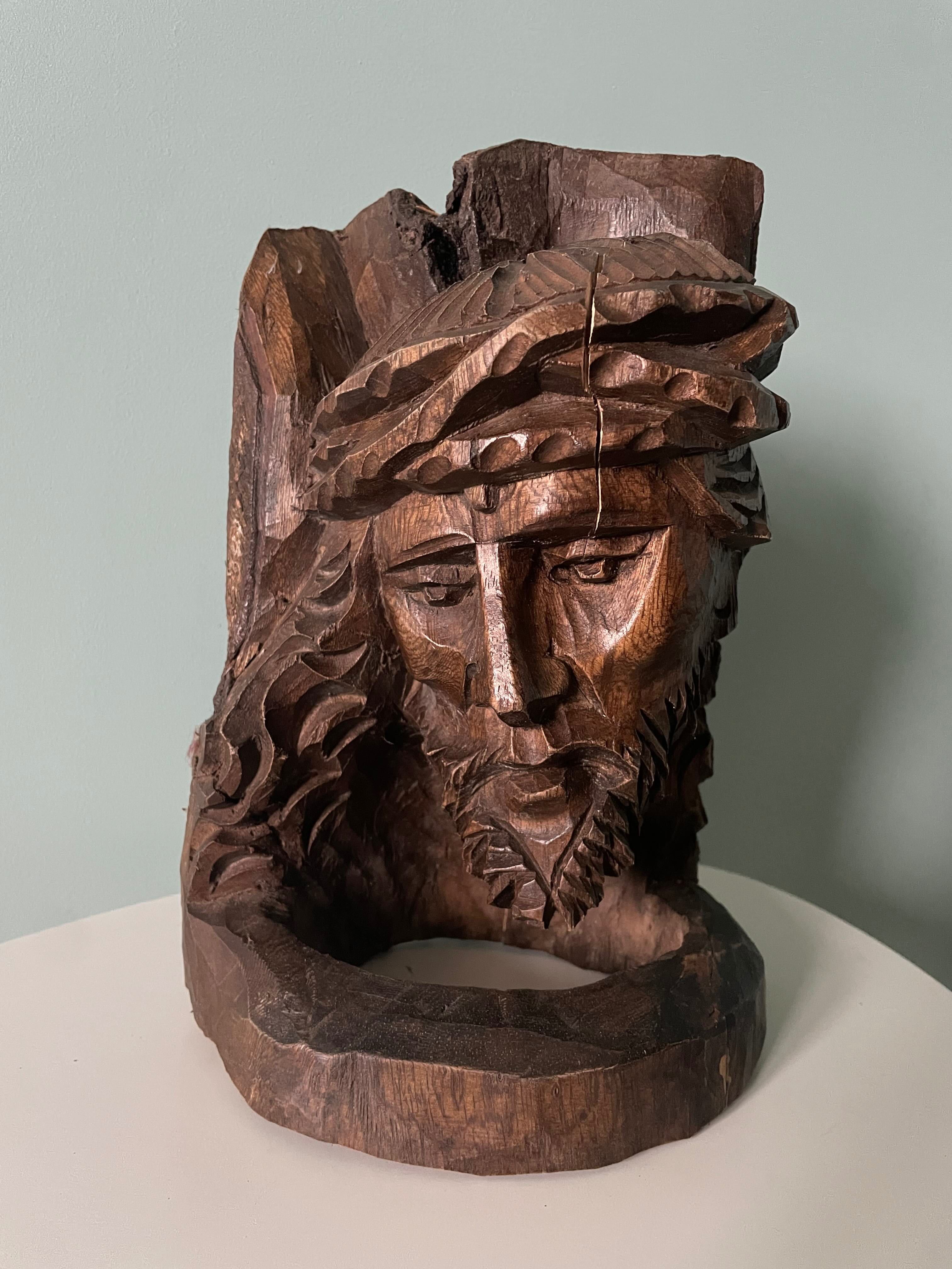 Jezus w koronie rzeźba drewniana ludowa rękodzieło ręcznie rzeźbiona