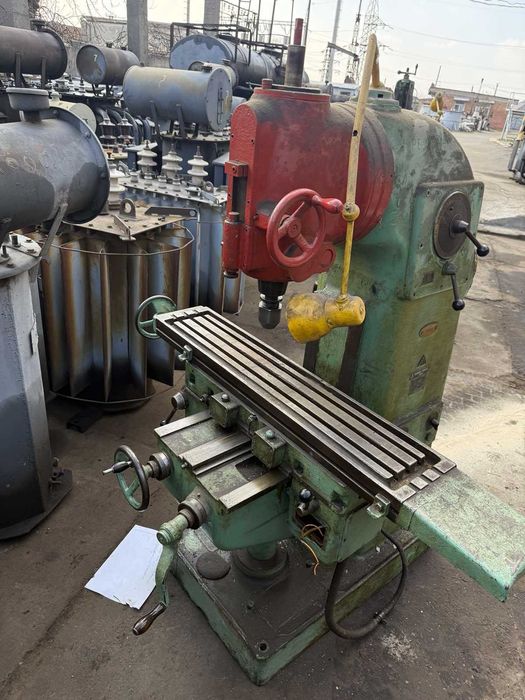 Продам фрезерний верстат