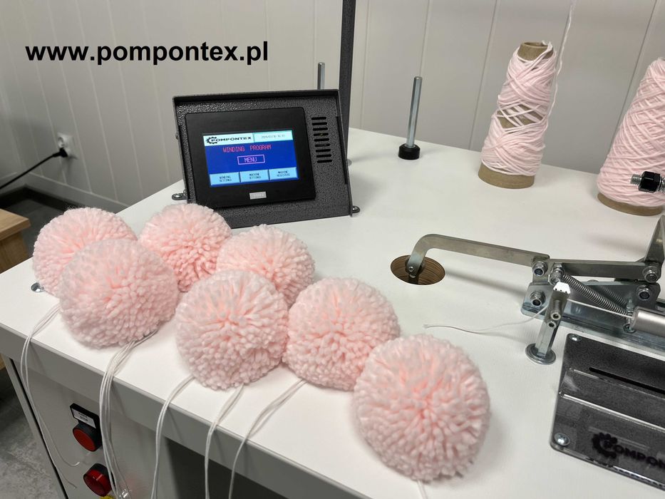 Pomponiarka, maszyna do produkcji pomponów.