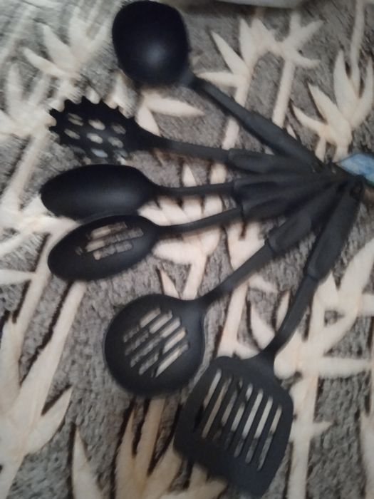 Продам недорого новий кухонний набір чорний 6 предметів