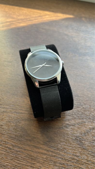 Продам кварцевые наручные часы  ZIZ  (унисекс) в стиле «Минимализм»