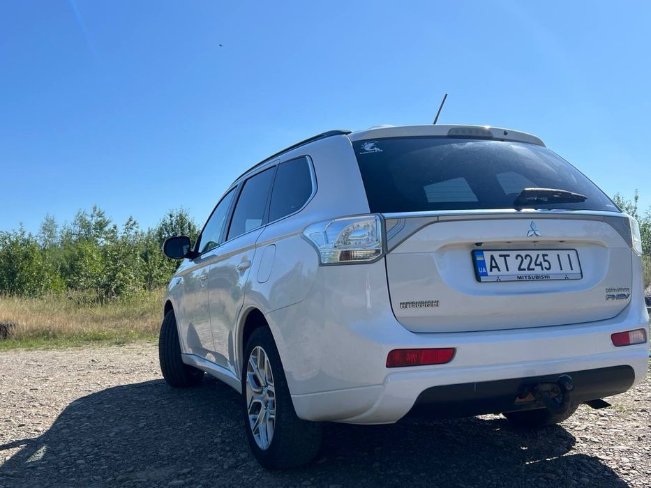 Продам  Mitsubishi Outlander PHEV