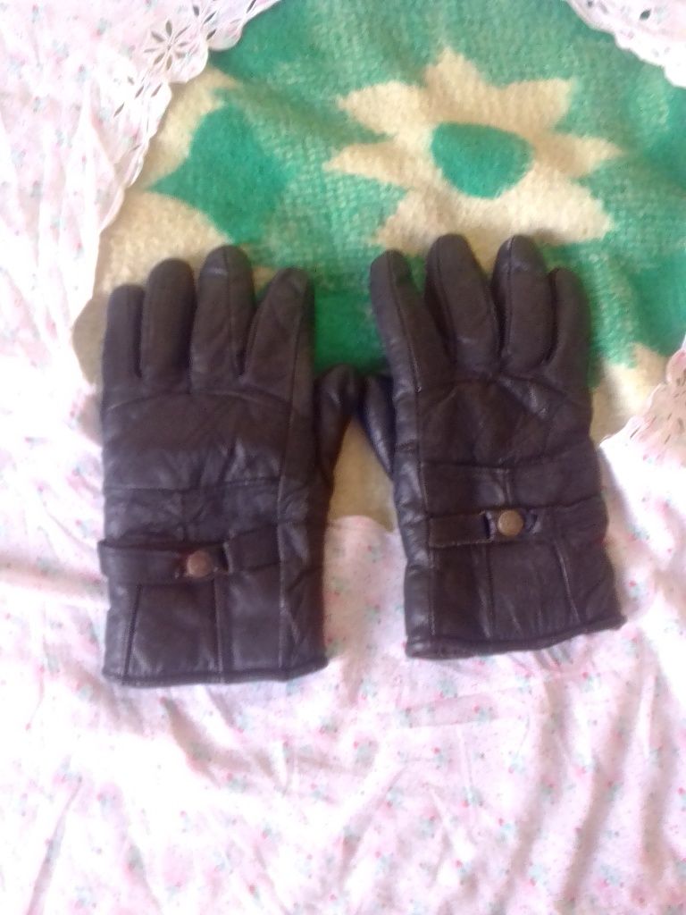 Продам кожаные перчатки