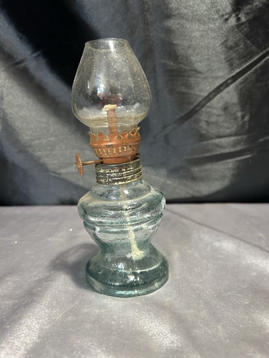 Lampa Naftowa z Przeźroczystego Szkła Klasyczna i Funkcjonalna