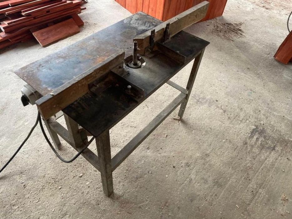 Frezarka dolnowrzecionowa