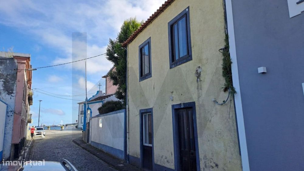 Moradia T2 por reabilitar a 50m da praia - Praia da Vitória