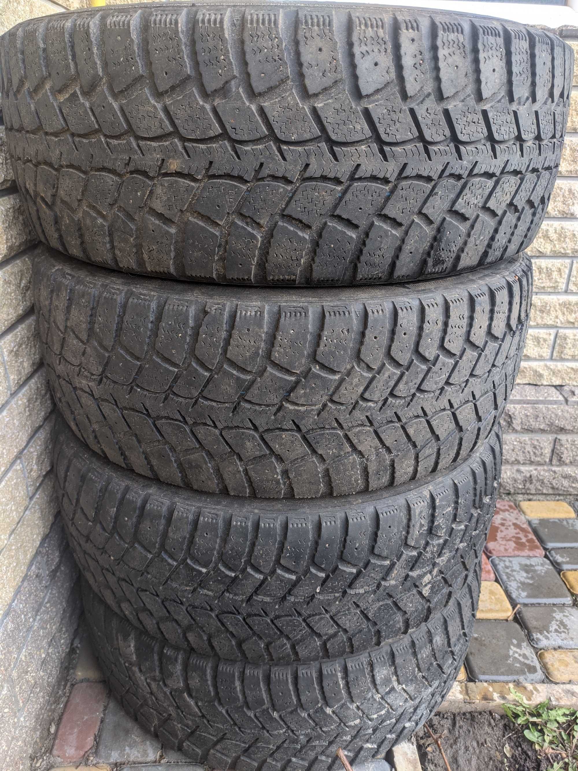 Продам зимние шины kumho 205 55 16