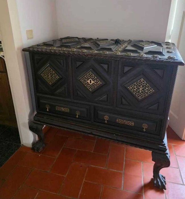 Vende-se Baú-Arca em Madeira de pau santo