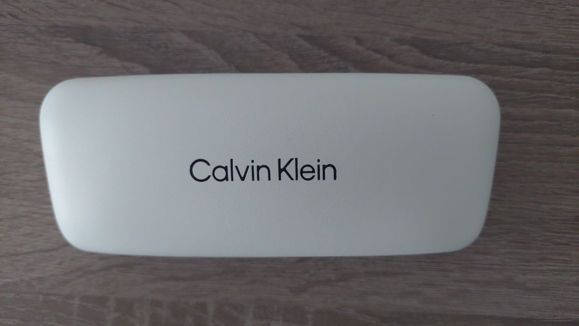 Calvin Klein etui na okulary