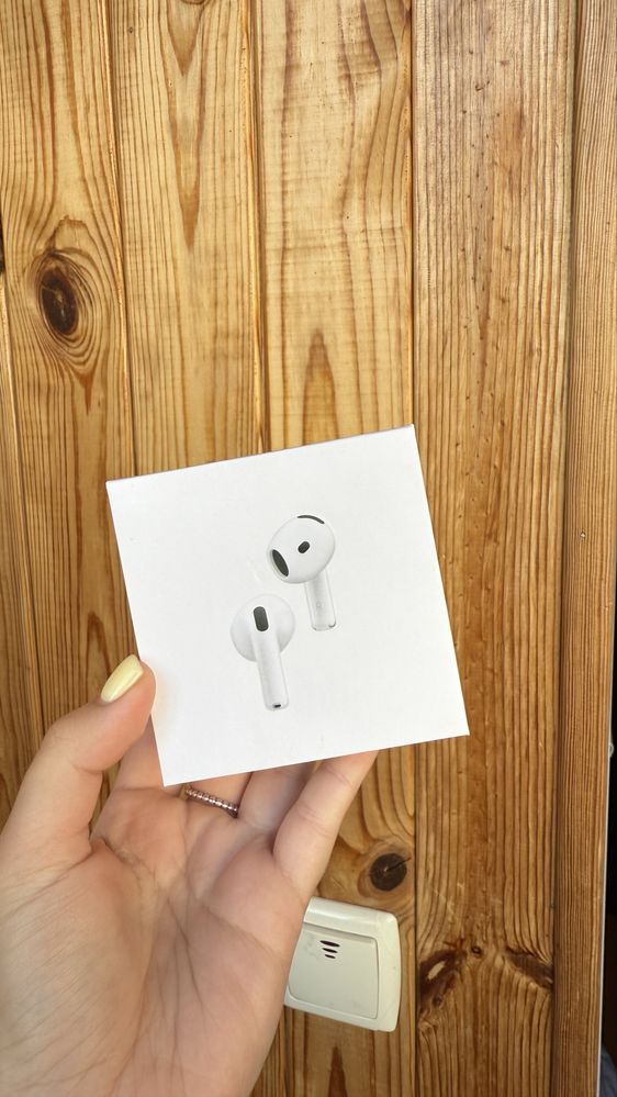 Apple AirPods 4 ANC
