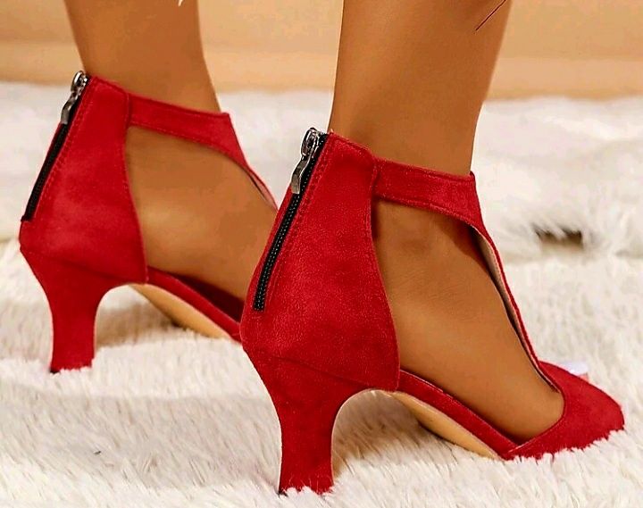 Sandálias vermelha ou  preta