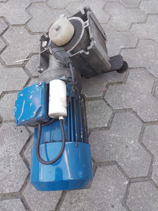 Przekładnia ślimakowa do kotła z podajnikiem szufladowym